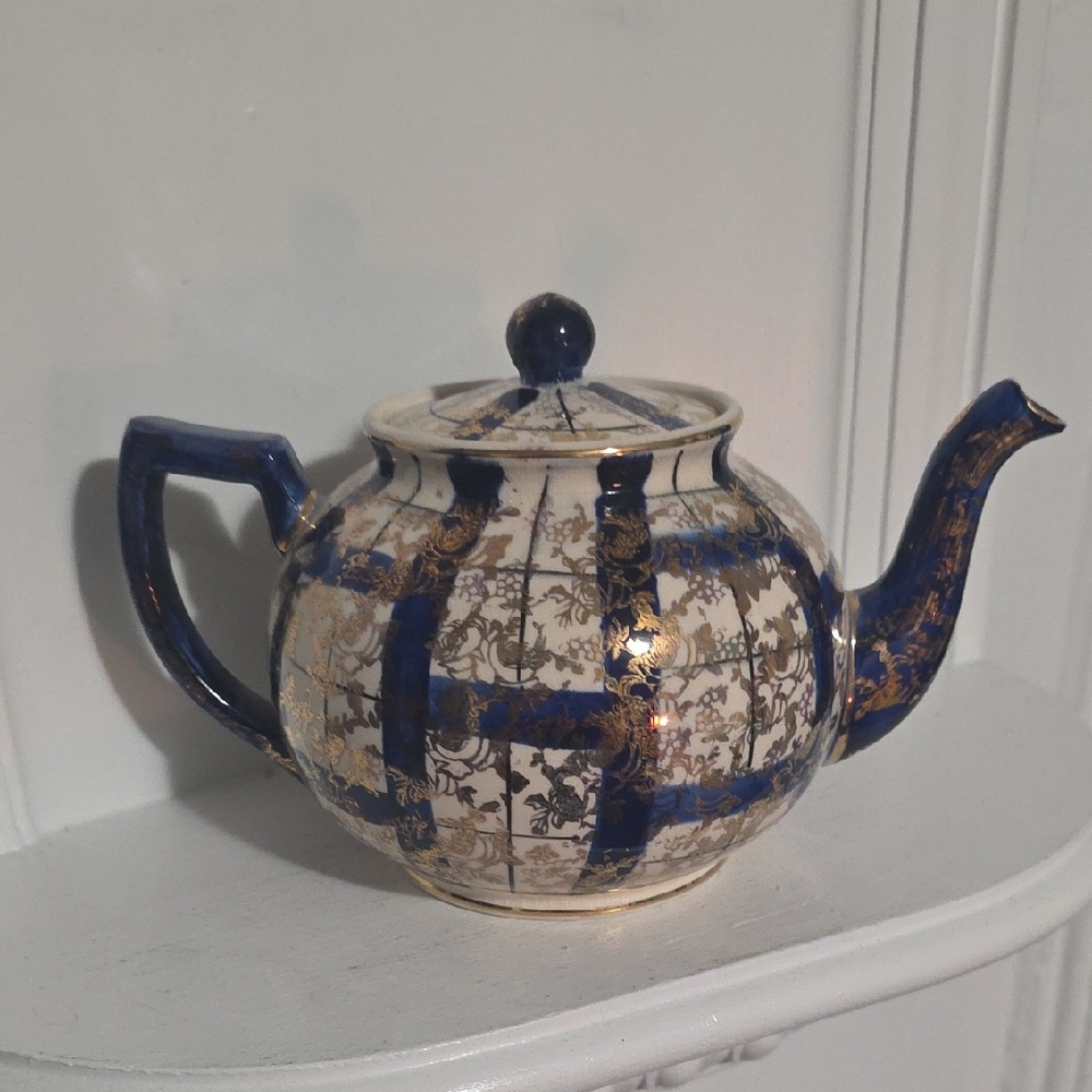 vintage Arthur Wood England Teapot distinct blue ribbon Stripe